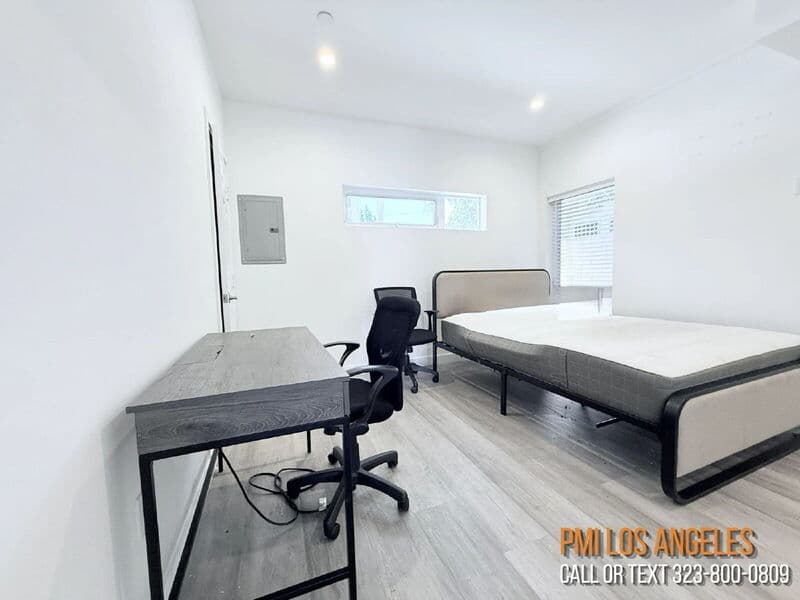 Los Angeles Condo: 1260 1/2 Leighton Avenue
