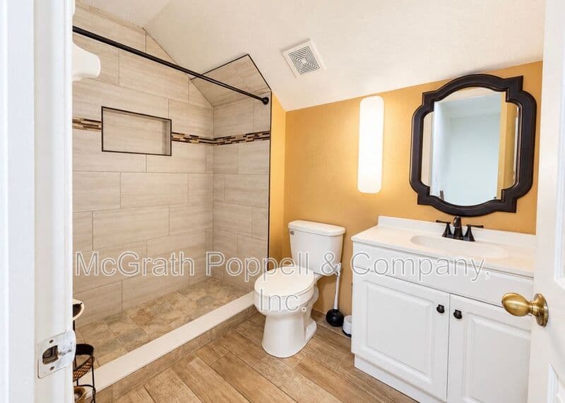 VALRICO House: 516 CAPE COD CIR
