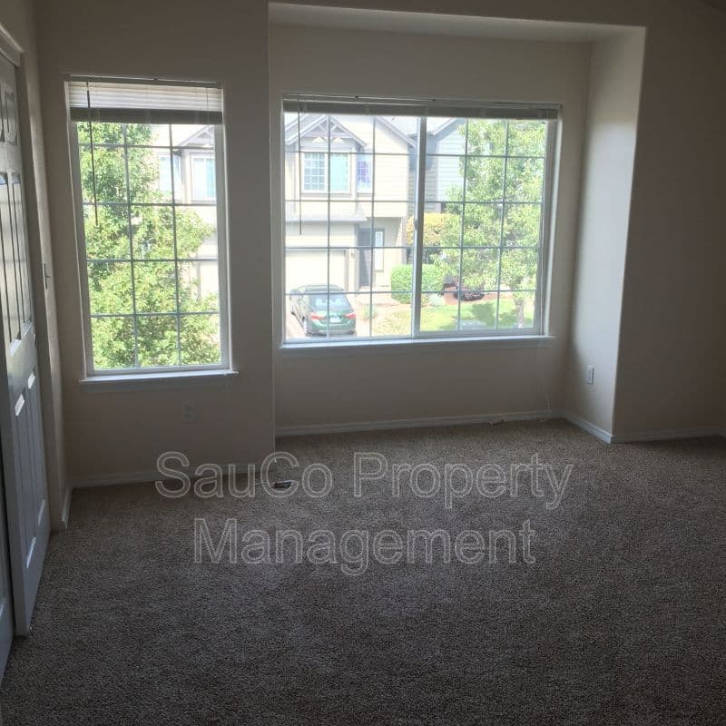 Gresham Condo: 5914 SE 16th Loop