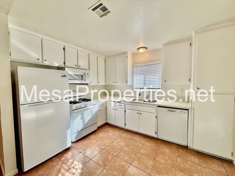 Apple Valley Condo: 21480 Laguna Rd.
