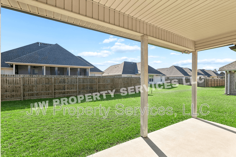 Hammond House: 44208 Huntley Rd