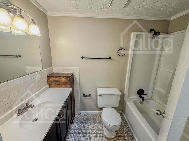 Jacksonville House: 8481 Thims Ave