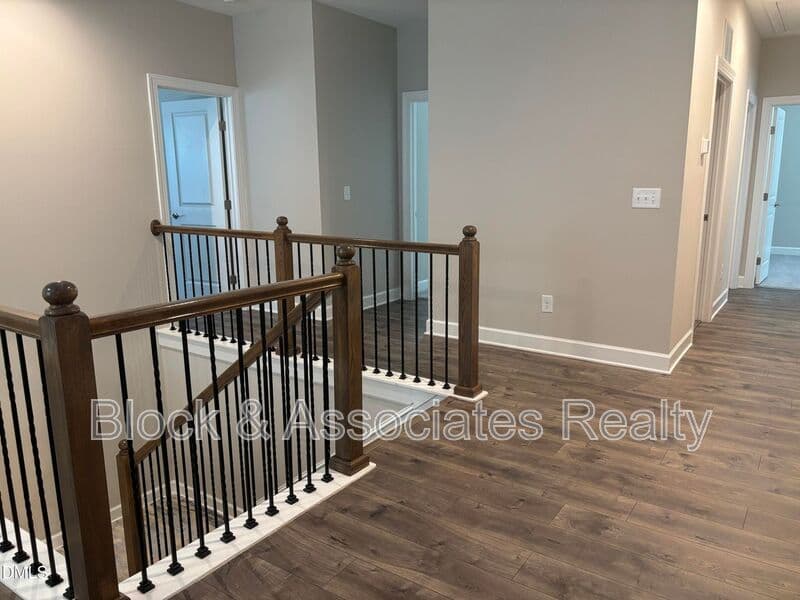 Wake Forest House: 2020 Edens Ridge