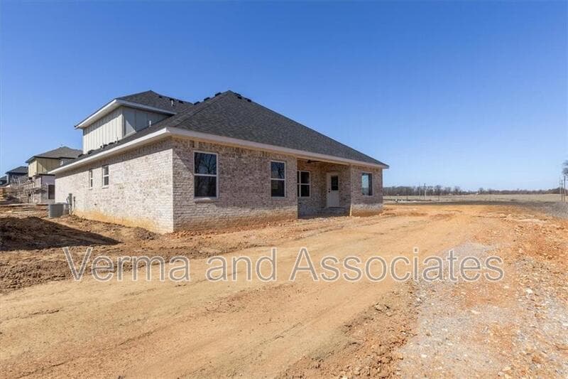 Centerton House: 1050 Whistler St