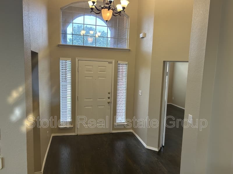 Arlington House: 6720 Tabor Drive
