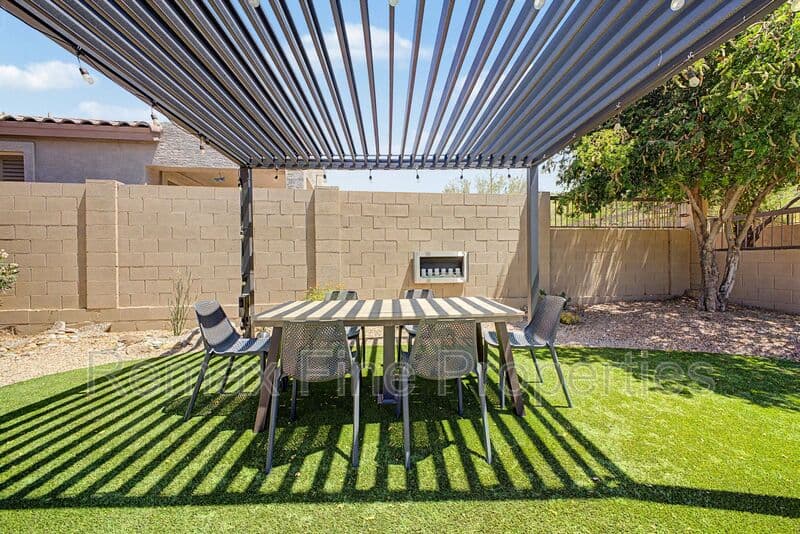 Mesa House: 3563 N Tuscany