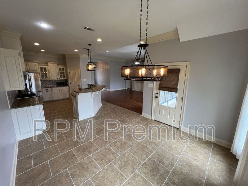 Zachary House: 7335 Oakview Dr.
