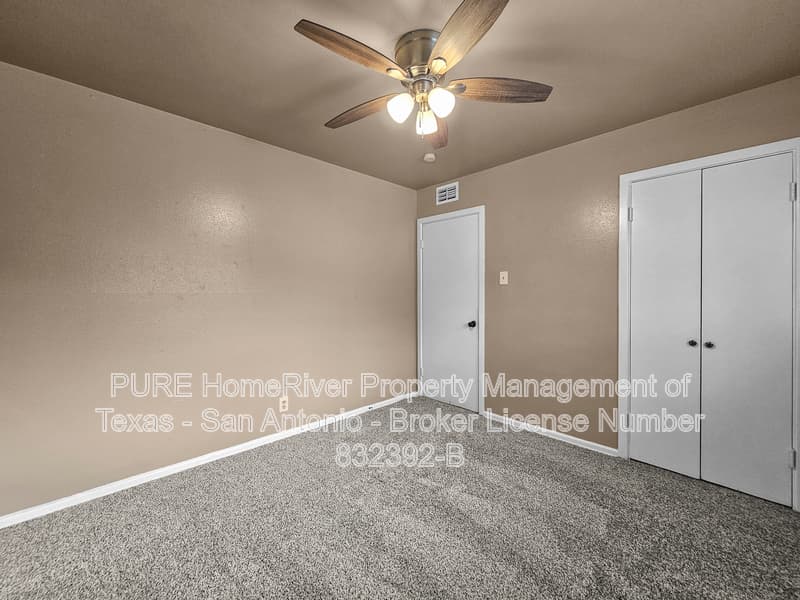 San Antonio Townhome: 217 W Silver Sands