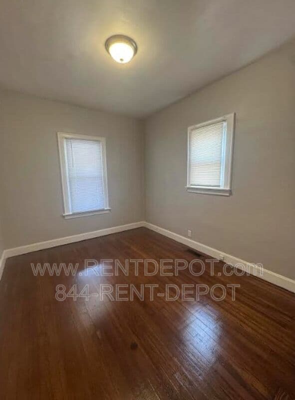 Evansville House: 201 S Willow Rd