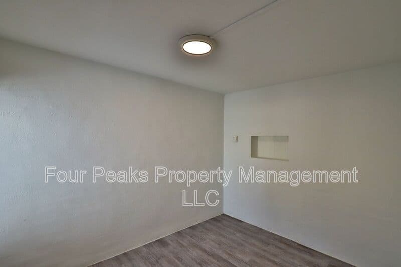 Phoenix House: 102 E. Hatcher Rd.