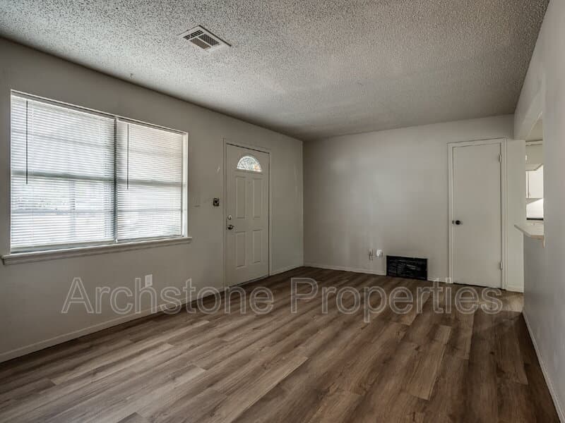 Midwest City House: 1309 Hickory Lane
