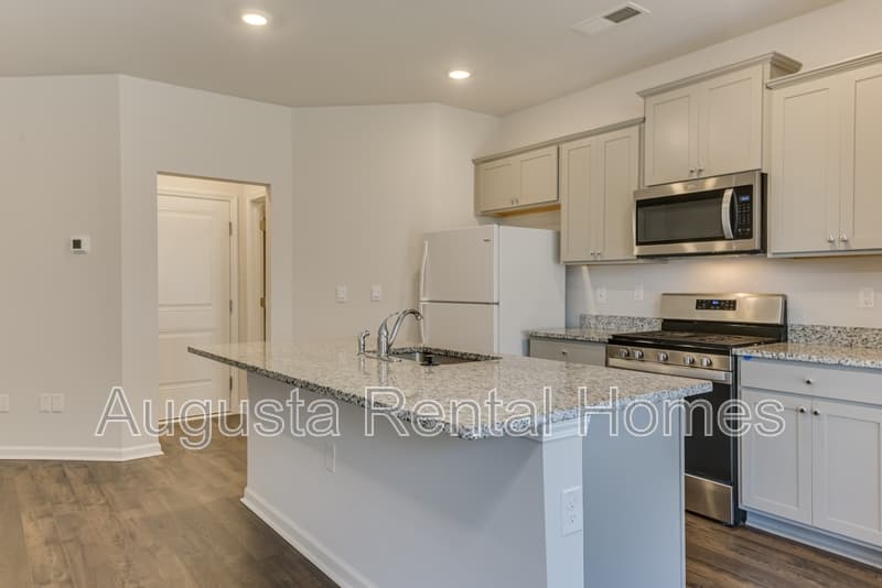 Graniteville House: 818 Quaint Parish Circle