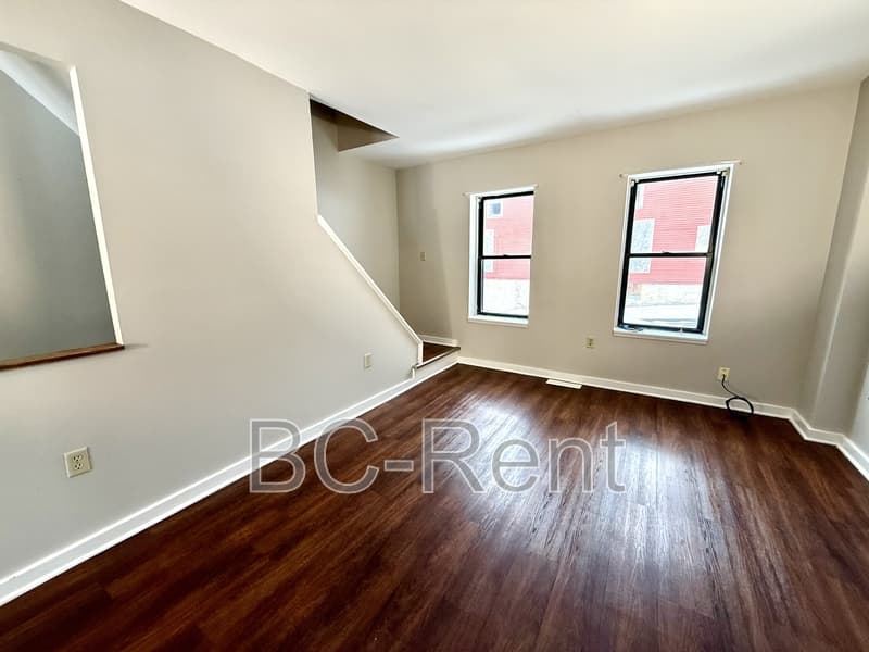 Midland House: 400 Beaver Ave
