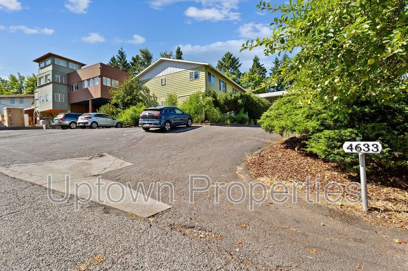 Portland House: 4633 SW Huber St