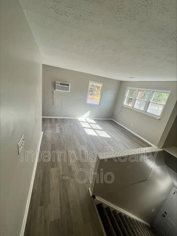 Cincinnati House: 6939 Gracely Dr