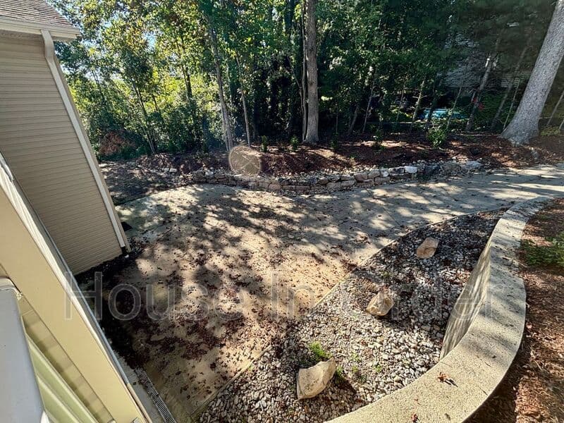Hendersonville House: 93 Ardis Lane