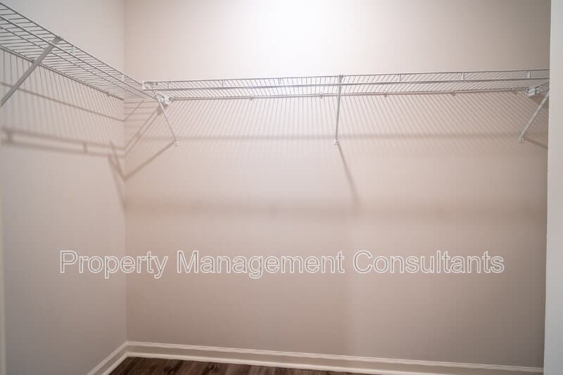 Madison House: 217 Bay Pine Dr