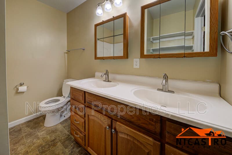 Columbus House: 184 E Frambes Avenue