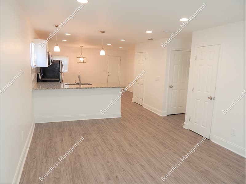 Atlanta House: 395 Westchester Blvd NW