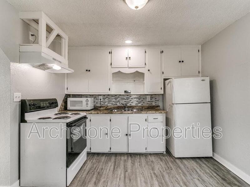 Oklahoma City Townhome: 1231 North Grand Boulevard