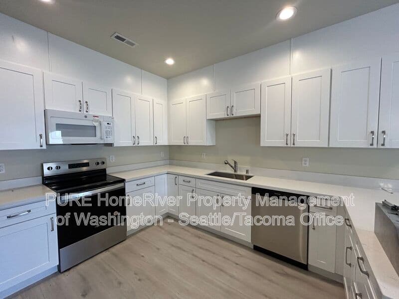 Spanaway House: 5111 208th St E