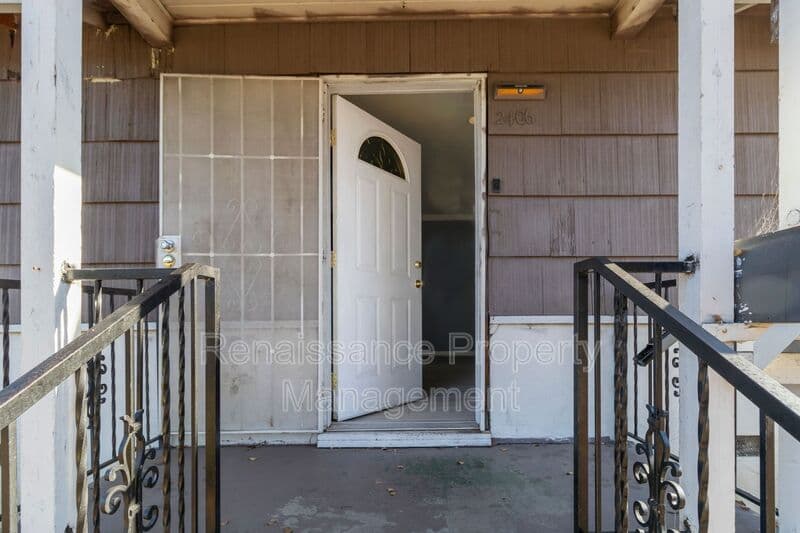 Stockton House: 2406 Telegraph Avenue