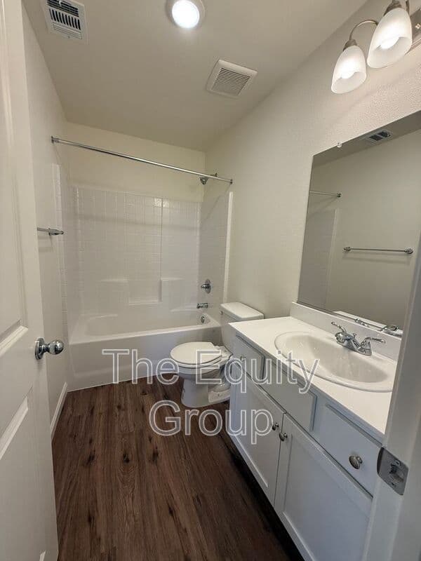 Visalia House: 30643 Marigold Road