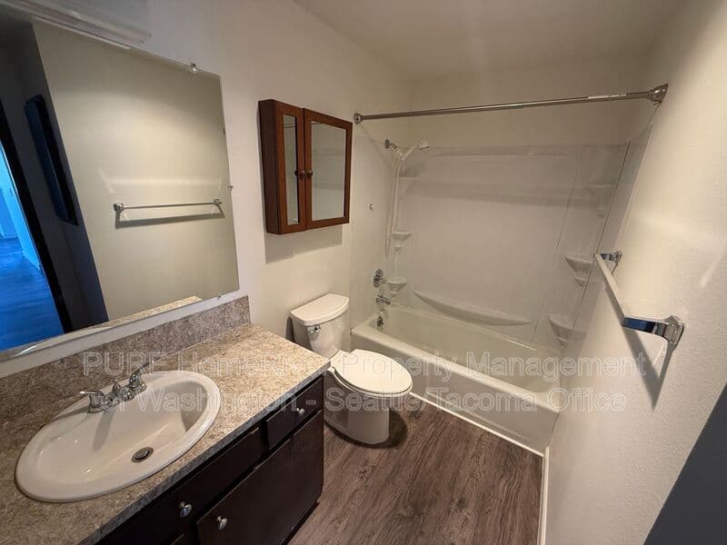 Burien Apartment: 417 SW 155th St