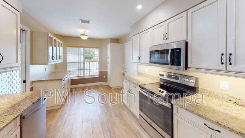 Bradenton House: 3506 52nd Ave W