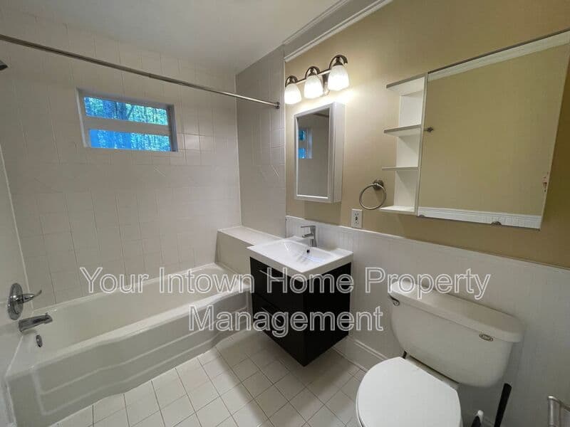 Atlanta House: 82 Rogers Street SE