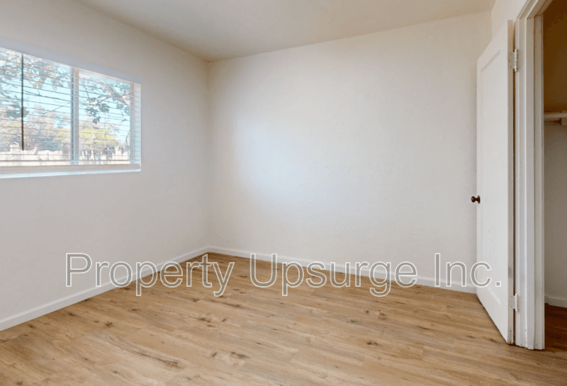 Anderson Condo: 19430 B Hill Street