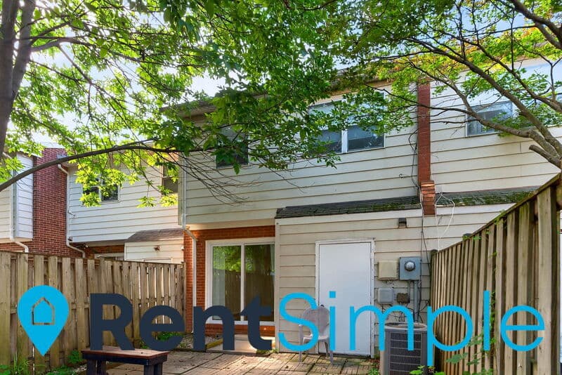 Woodbridge Townhome: 14828 Ensor Ct.