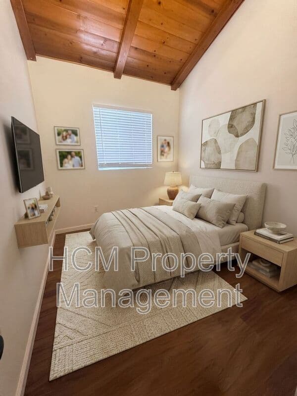 Long Beach House: 2605 E. Washington St.