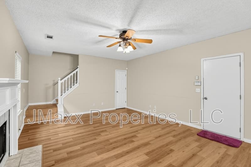 Lithonia House: 1560 Rogers Crossing Dr