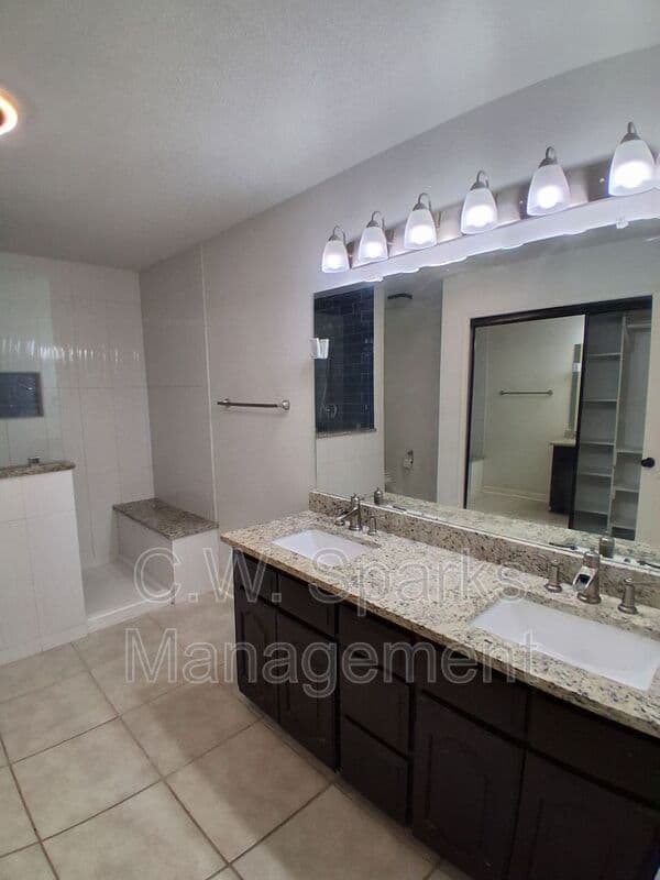 Grapevine House: 1503 Laguna Vista Way