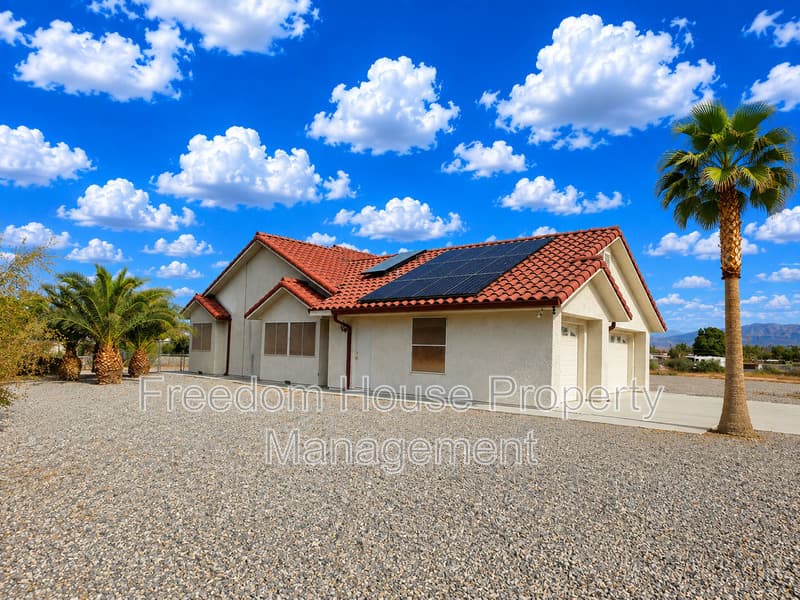 Pahrump House: 2060 River Plate Drive