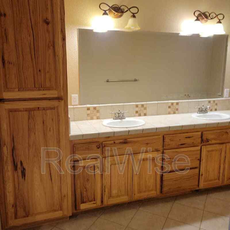 Merlin House: 373 Donet Ln