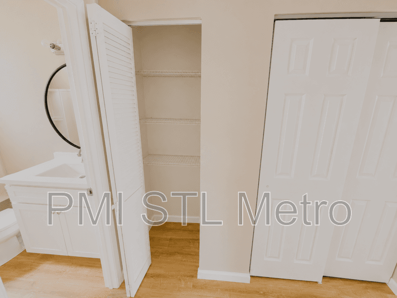 St. Louis Apartment: 3672 Russell Blvd