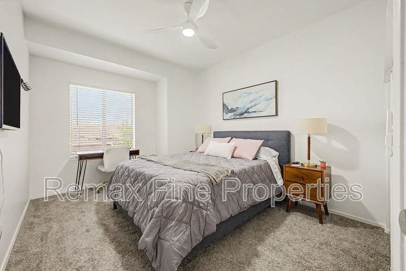 Mesa House: 3563 N Tuscany