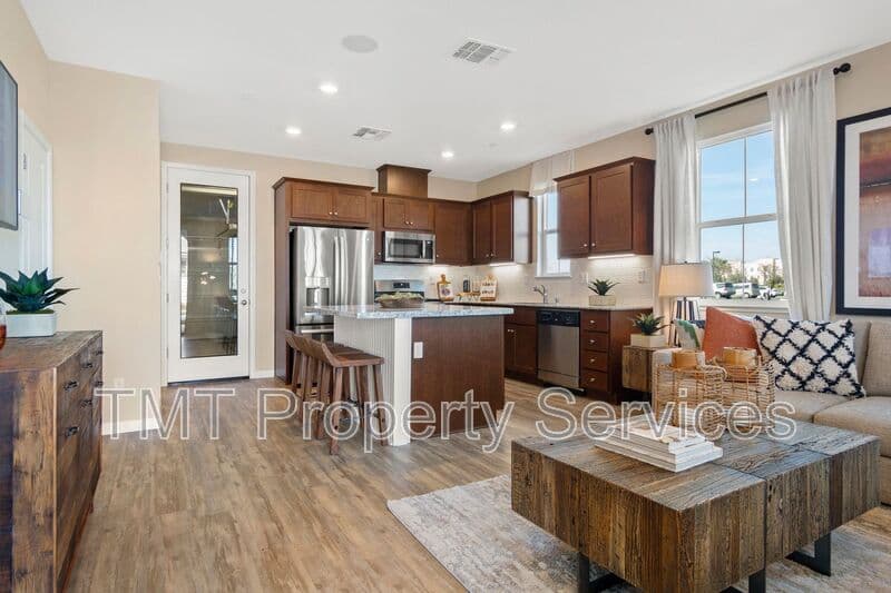 Sacramento Townhome: 23 Advantage Court
