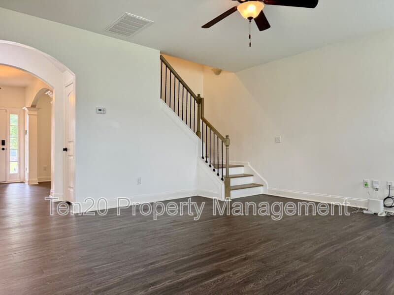 Columbus House: 5037 Lexington Lane