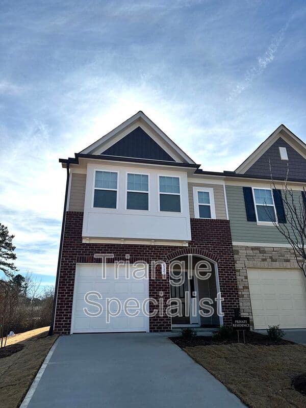 Clayton House: 52 Lavender Lane