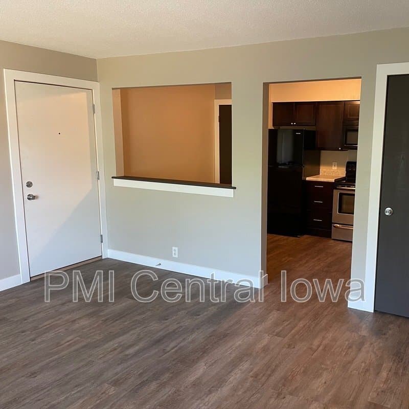 Waukee Condo: 450 Laurel St