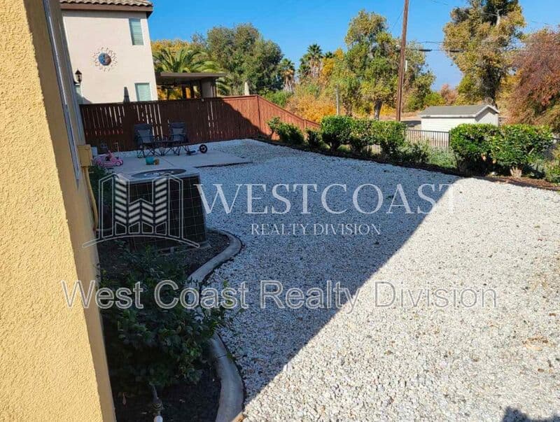 Lake Elsinore House: 18468 Hillview Lane