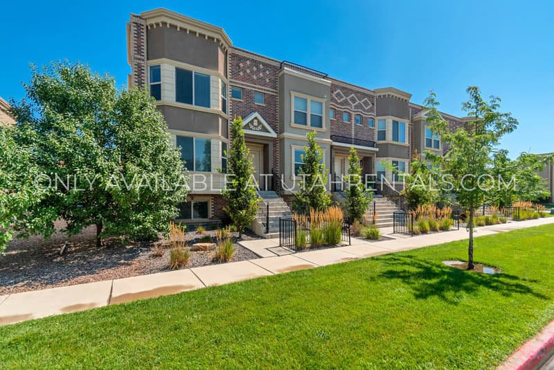 Spanish Fork Townhome: 345 W Park View Ln
