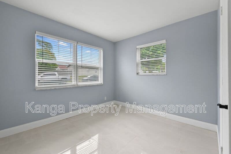 Riviera Beach Condo: 968 W 9th St