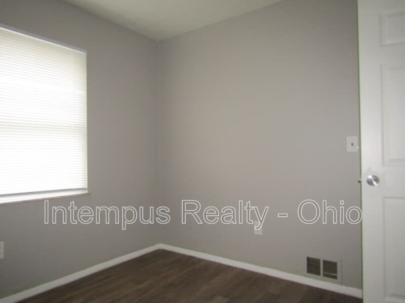 Cincinnati House: 6941 Gracely Dr