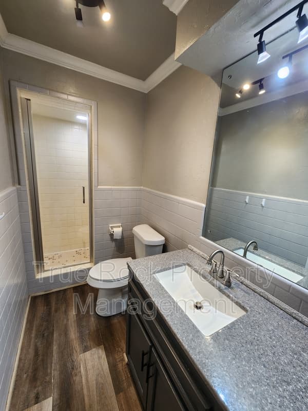 Ada House: 204 South Morrison Drive