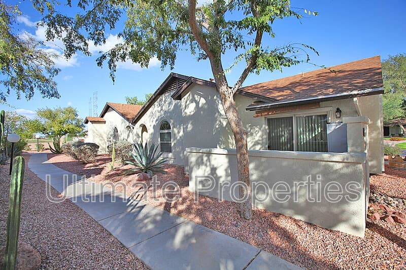 Peoria House: 8140 N 107th Ave