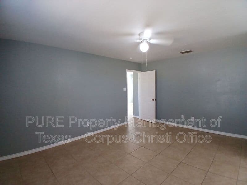 Corpus Christi House: 1941 Sunnycrest St